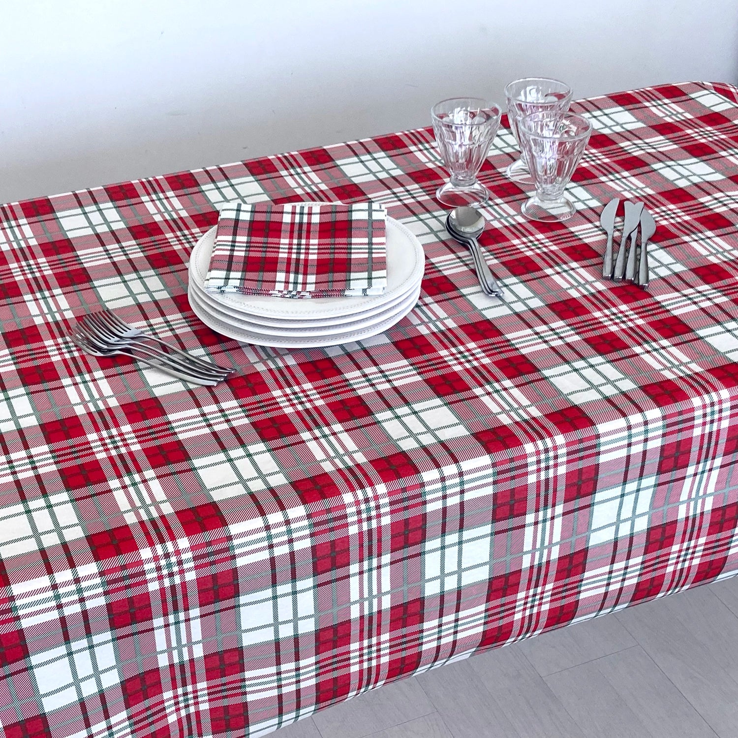 Grande Nappe Écossais Vert en Rouleau Intissé