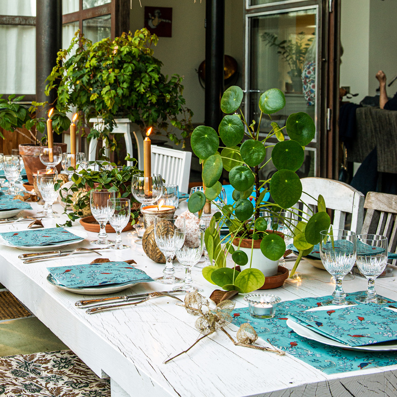 table_jardin_merveilleux_bleu-ambiance