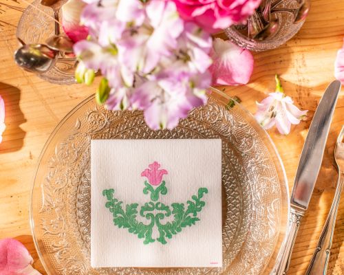 qu'est ce qu'une servieete de table intissé ?